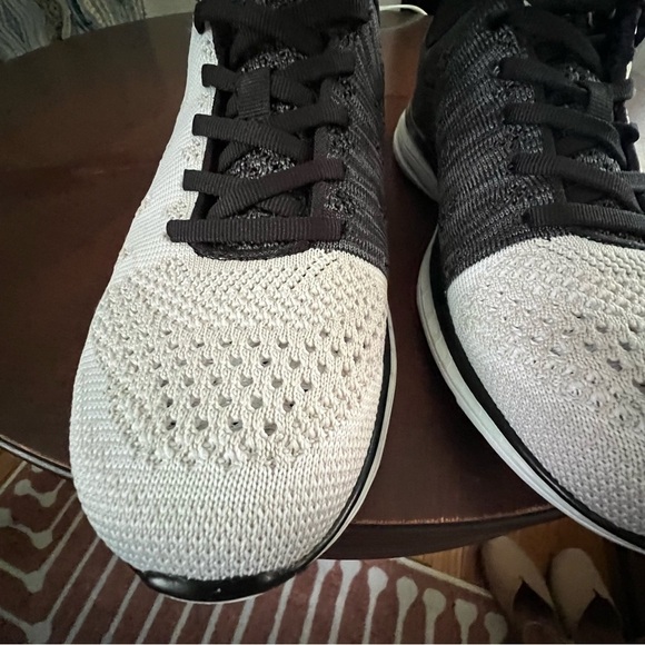 APL Women's 7.5 TechLoom Pro X Sneakers Running Shoes EUC White Black - Picture 3 of 12